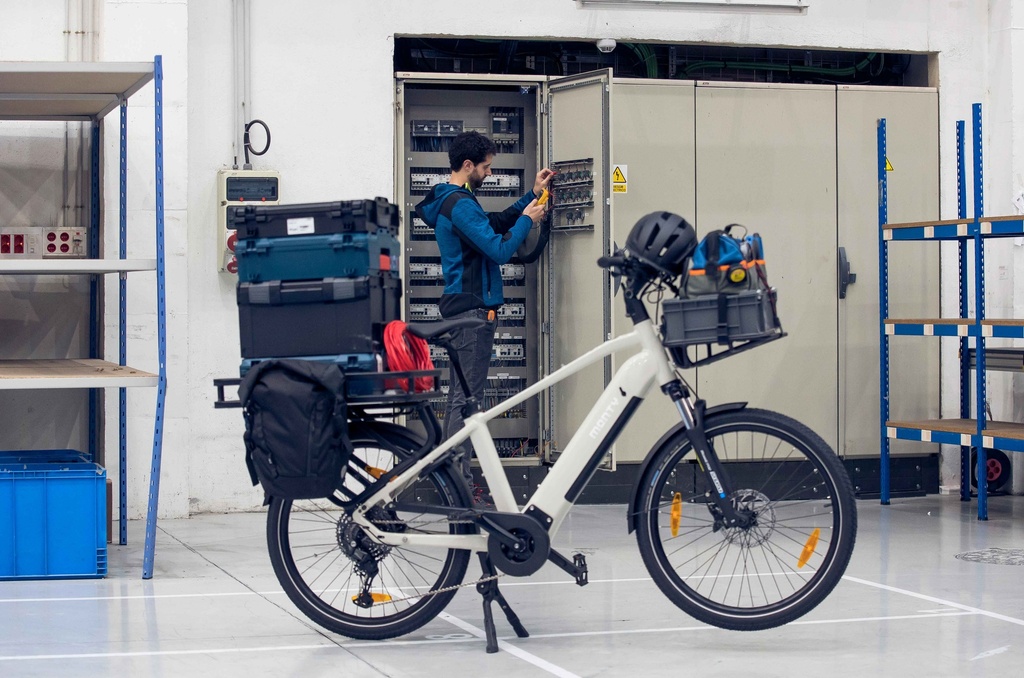 MONTY CARGO V6 ROVER 